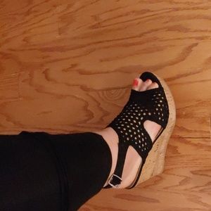Black wedges